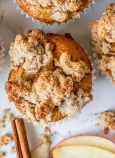 Cozy apple crumble muffins topped with a crunchy crumble crust