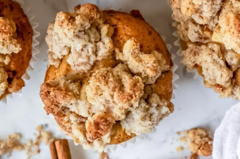 Cozy apple crumble muffins topped with a crunchy crumble crust
