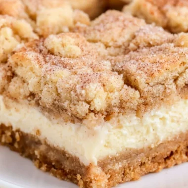 Delicious snickerdoodle cheesecake bars with a cinnamon topping
