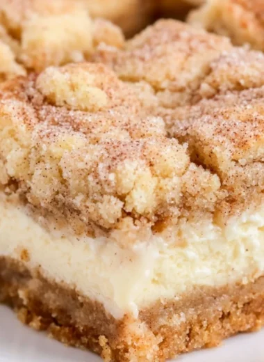 Delicious snickerdoodle cheesecake bars with a cinnamon topping